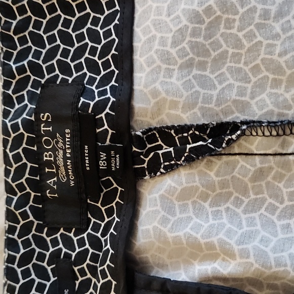 Talbot's Capri Pants Size 18P Zip Front Classic Black & White Geometric Print - Picture 4 of 12